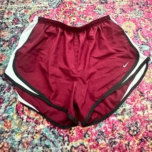 Nike Women’s Tempo Brief-Lined Running Shorts in Maroon, Size: XL